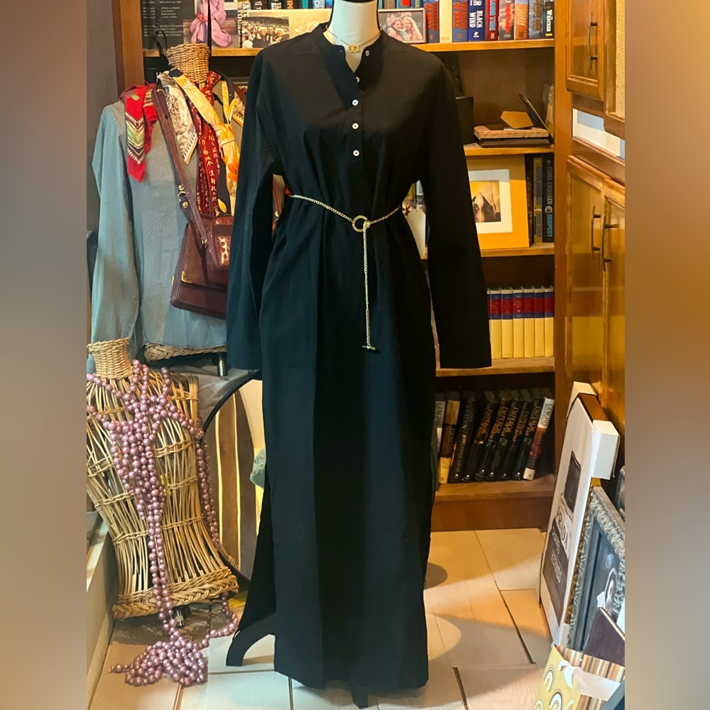 DONNI. Size M Mandarin Dress in Black.